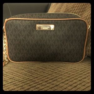 Michael kors crossbody